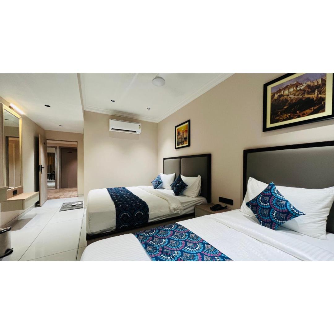 Hotel Royal Town Ahmedabad Exterior foto