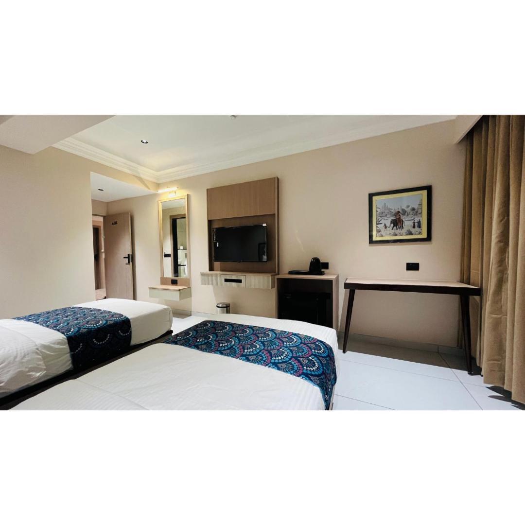 Hotel Royal Town Ahmedabad Exterior foto