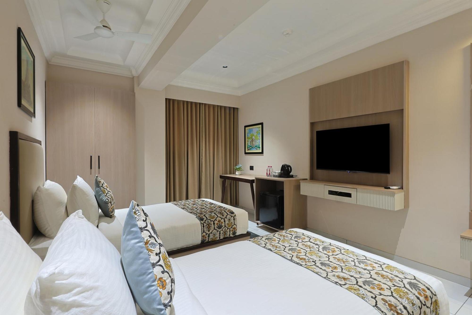 Hotel Royal Town Ahmedabad Exterior foto